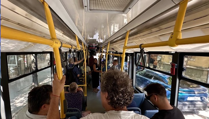 Линиите ще функционират по празнично разписание