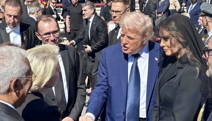 Двамата лидери проведоха неформална дискусия по време на траурната церемония за папа Франциск Двамата лидери проведоха неформална дискусия по време на траурната церемония за папа Франциск