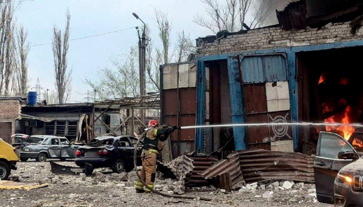 Към момента има 12 жертви и над 50 ранени