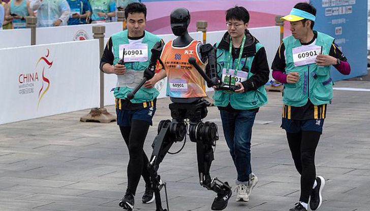 Най-добрият робот финишира с близо два часа по-бавно от най-бързия