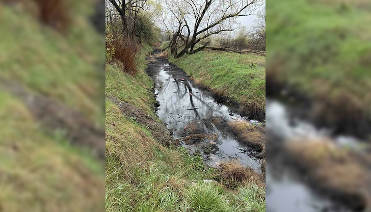 Течът е открит от нерегламентирана тръба на площадката на Корект