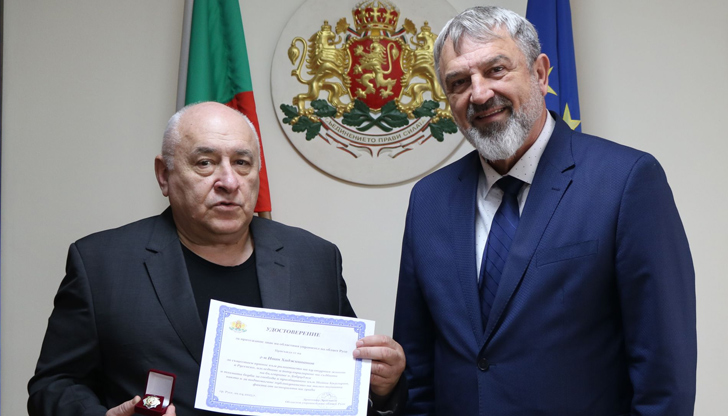 Признанието е за приноса му към културния живот в региона