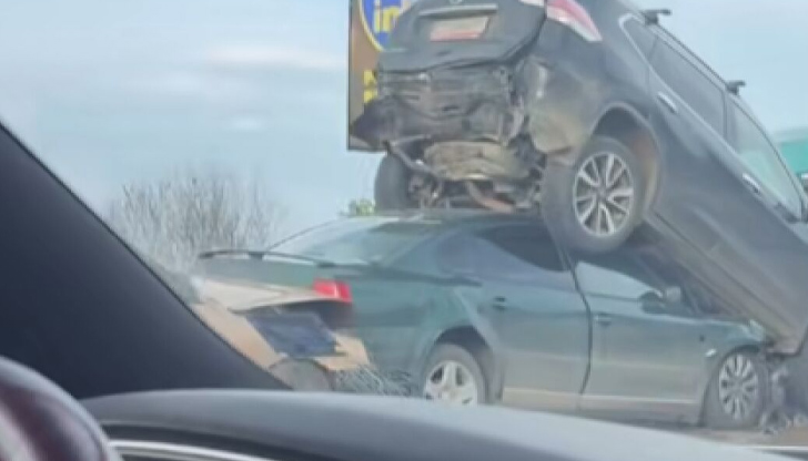 Осем автомобила се нанизаха при втория инцидент, а в първия