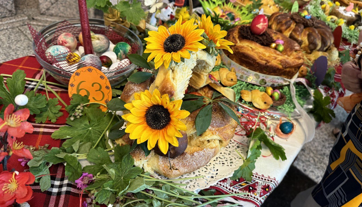 Пенсионери от Русе представиха своите великденски творения в конкурсна изложбаДесетки