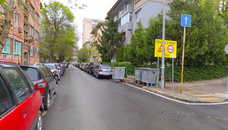 Дръвчета вързани за хидранти - финалните щрихи на ремонта в