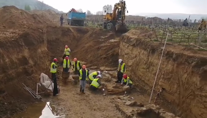 Професор Людмил Вагалински: Гробовете са били разбити още в древността,