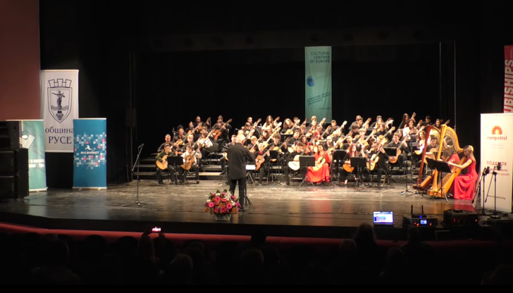 Фестивалният оркестър с диригент Пламен Марков ще постави финала на