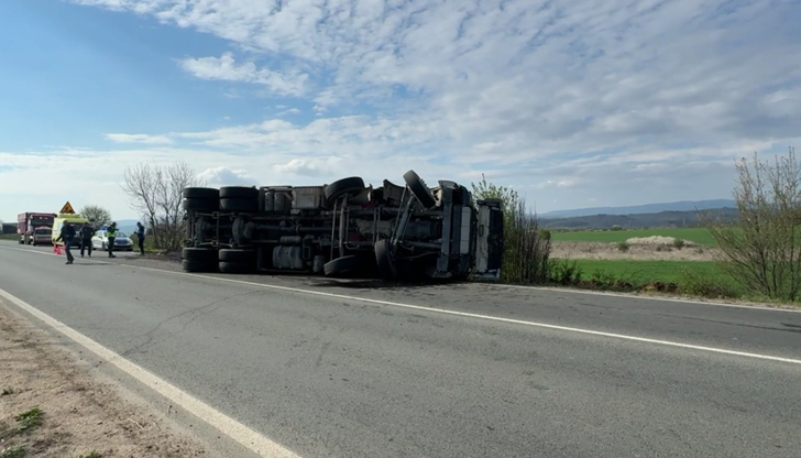Шофьорът е транспортиран до Спешния център в градаТежък инцидент с