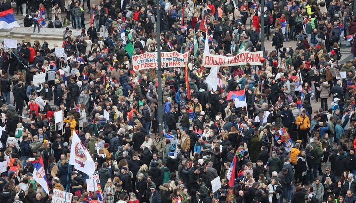 Сръбският президент обвини антиправителствените демонстрации за спад от 22,8% в