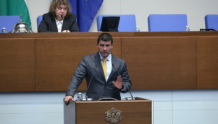 Ябълки за 2 лева се продават на училищата за 8