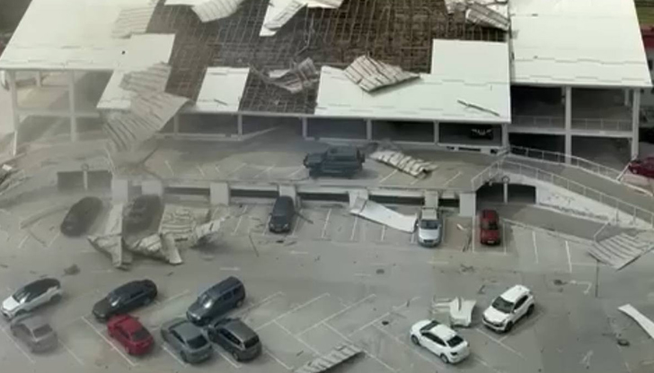 Инцидентът е заснет от свидетели, няма пострадали при силния вятърСилният