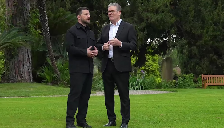 Разговорът на украинския президент с Киър Стармър бе след траурната