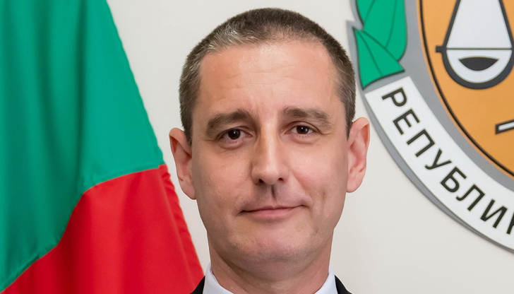 В продължение на 18 месеца Владимир Николов заобикалял правилата за