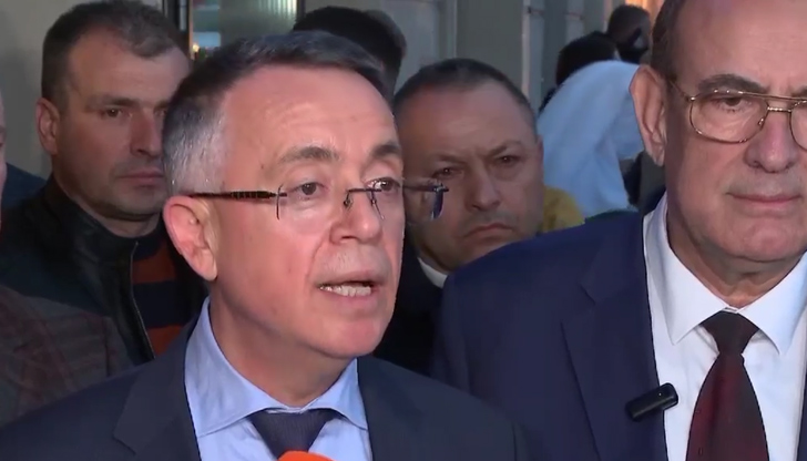 Решението е обвързано с приемането на конвергентния доклад за еврозонатаДемокрация