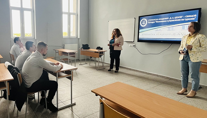 Преподаватели показаха пътя към висшето образование пред учениците от ПГ