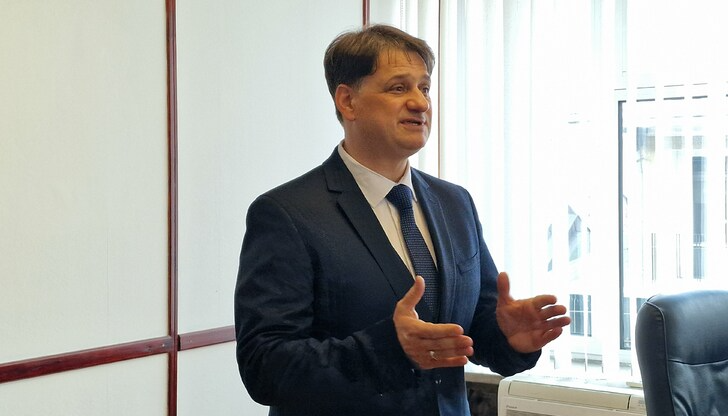 Мариан Бачев отчита напредък, но премълчава причините за натрупаните проблеми