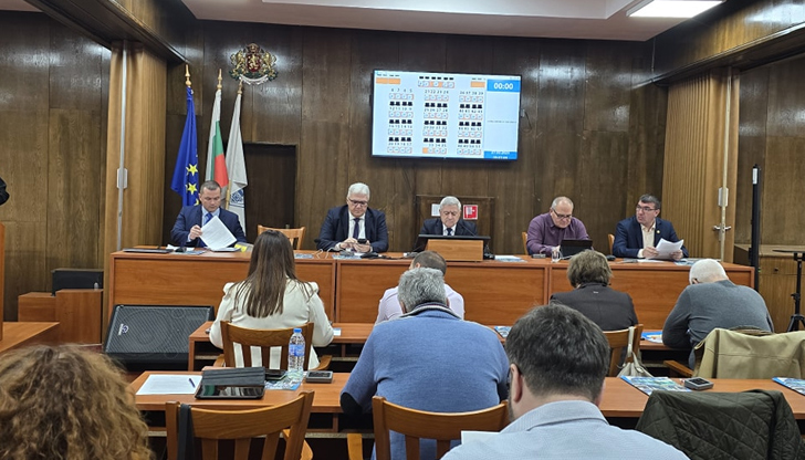 Заседанието в четвъртък включва 33 точки, сред които нова наредба