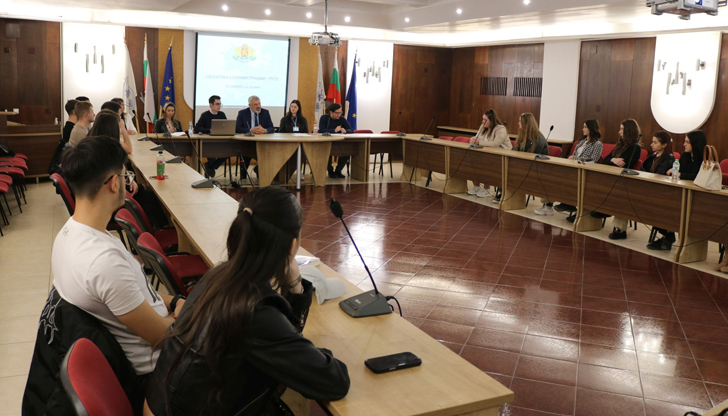 Драгомир Драганов: Вратите на администрацията са винаги отворени за младите