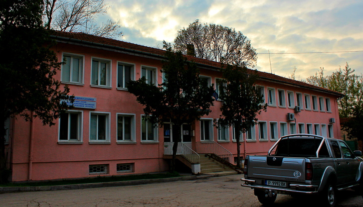 Настоящият управител д-р Светослав Дачев е начело на болницата от