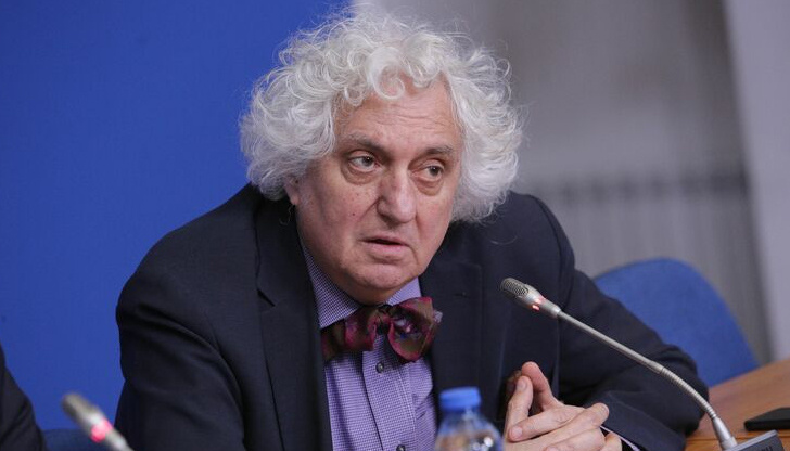 Медийният експерт разкритикува моралния упадък и липсата на граждански протестиДоц.