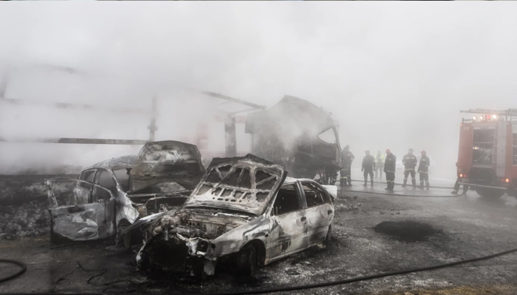 Огнен ад на магистрала ЕгнатияДвама души загинаха, а петима са