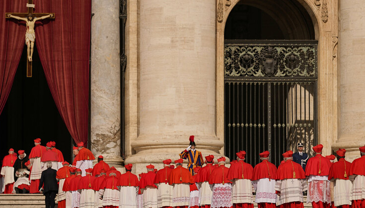 Всеки ден ще има траурна служба на различни места в