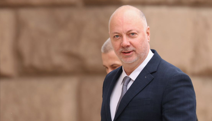 Премиерът ще бъде придружаван от двамата вицепремиери Гроздан Караджов и