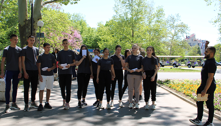 Ученици от ПГ по туризъм преминаха маршрут с патриотични елементи