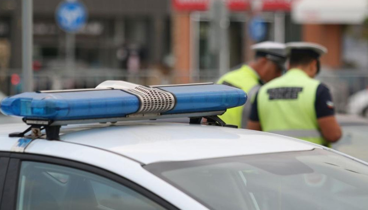 Мъжът се е движел с микробус с пуснати полицейски светлини,