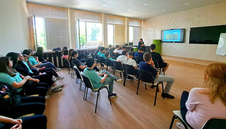 Темата беше представена по достъпен за учениците начинНа 24 април