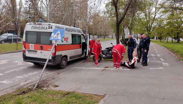 Младият мъж се е блъснал в пътен знакМлад моторист пострада