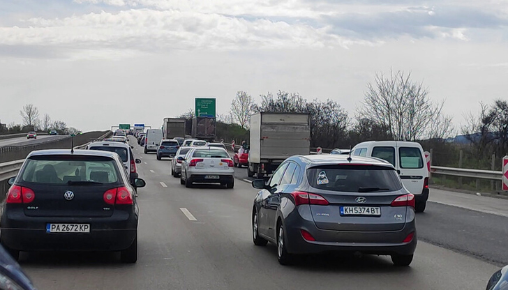 Близо 300 000 българи са на път в страната, а