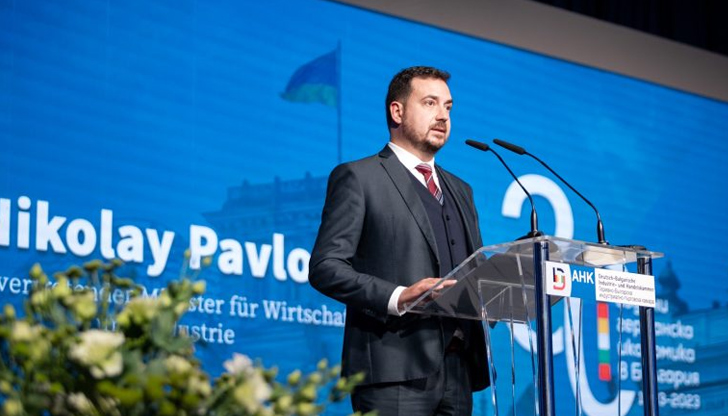 Обозначаването в двете валути трябва да продължи една година след