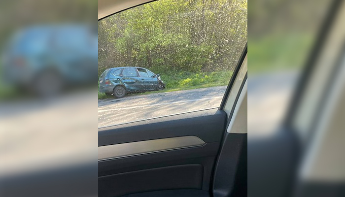 Служителят на реда е предприел опасен обратен завой и колата