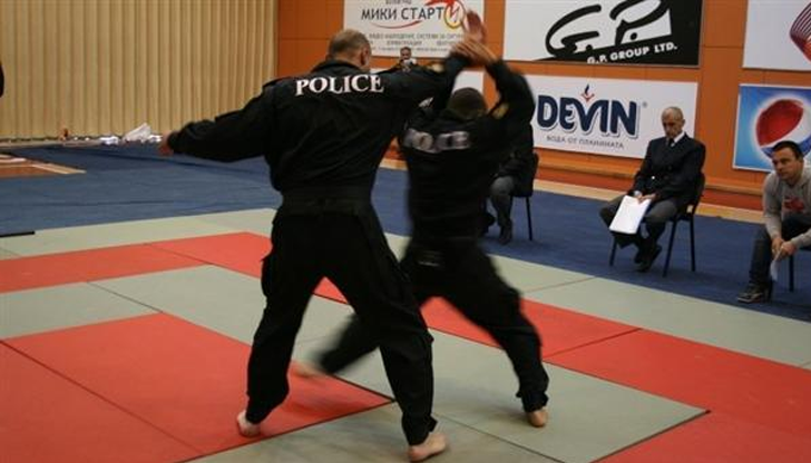 Над 100 полицаи ще покажат майсторство в карате и полицейска