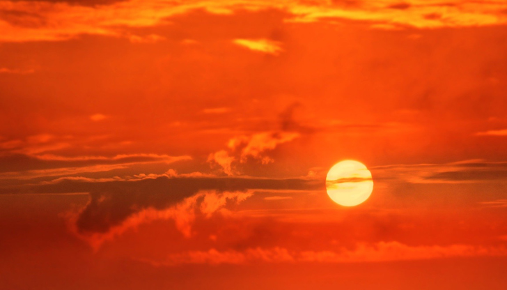 Експертът обяснява причините за необичайното време през последните месециМесец март