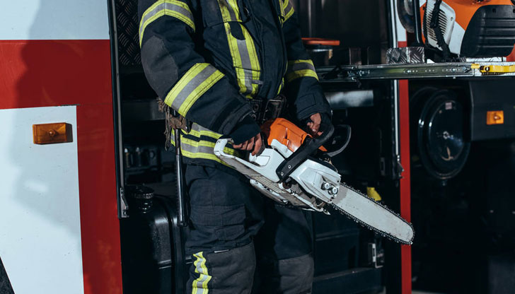 Пожарникарите реагираха на множество сигнали, включително пожари в контейнери и