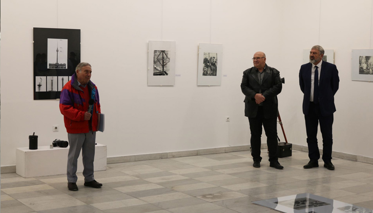 Черно-белите кадри улавят емблематични моменти от историята на Русе и