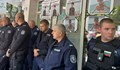 Полицаи сведоха глави пред протестиращи за смъртта на 6-годишния Ангел