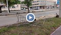 Шофьор събори загражденията по булевард "Липник"