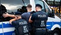 Мъж намушка полицай в Берлин