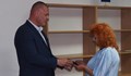 Директорът на ОДМВР - Русе награди с почетен знак дългогодишна служителка