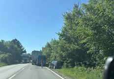 Ранени са мотористка и шофьор на автомобилМотористка и водач на