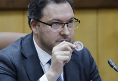 На втори извънреден брифинг вътрешният министър представи документи доказващи началото