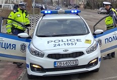 Практиката напомня за ръсенето на захар по пътищата преди 10