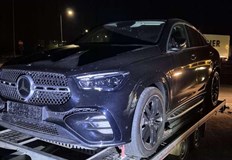 33 годишният шофьор превозвал луксозната кола без регистрационни номера на платформа