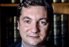 Секретарят по правни въпроси на президента подаде оставка заради референдума