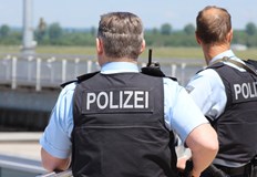 Полицията призова свидетели да дадат показанияГерманската полиция издирва мъж заподозрян