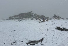 Зимата се завърна по върховете на Черни връх Зимата изненадващо