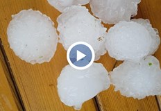 Проливен дъжд и ледени късове нанесоха щети в регионаПроливен дъжд